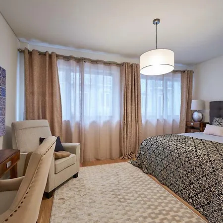 Rodrigues Sampaio 28 * Lisbon